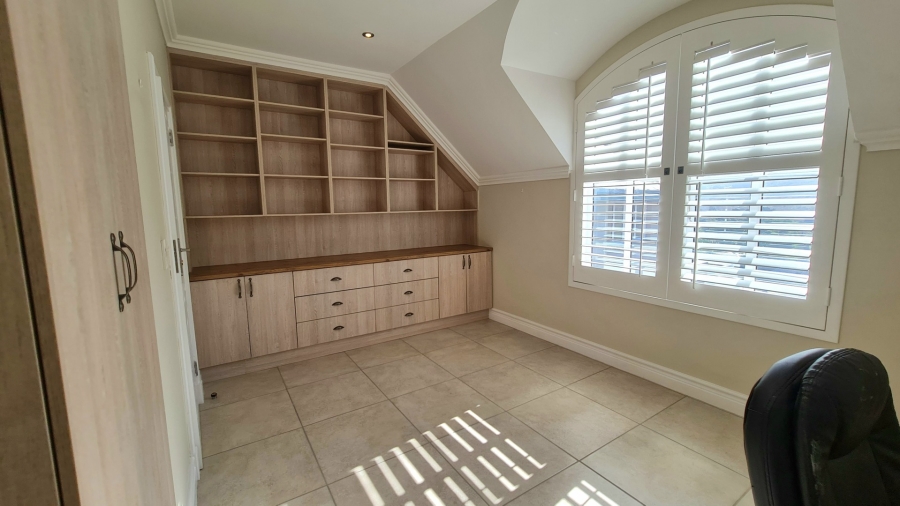 5 Bedroom Property for Sale in The Village Western Cape